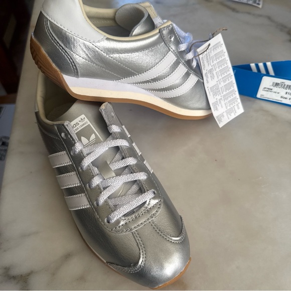 SIZE 5 WOMENS - ADIDAS Wmns Country OG 'Silver Metallic'  NEW - Picture 2 of 6